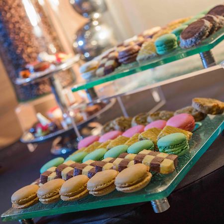 Presidente Intercontinental Mexico City By Ihg Ngoại thất bức ảnh A selection of petits fours
