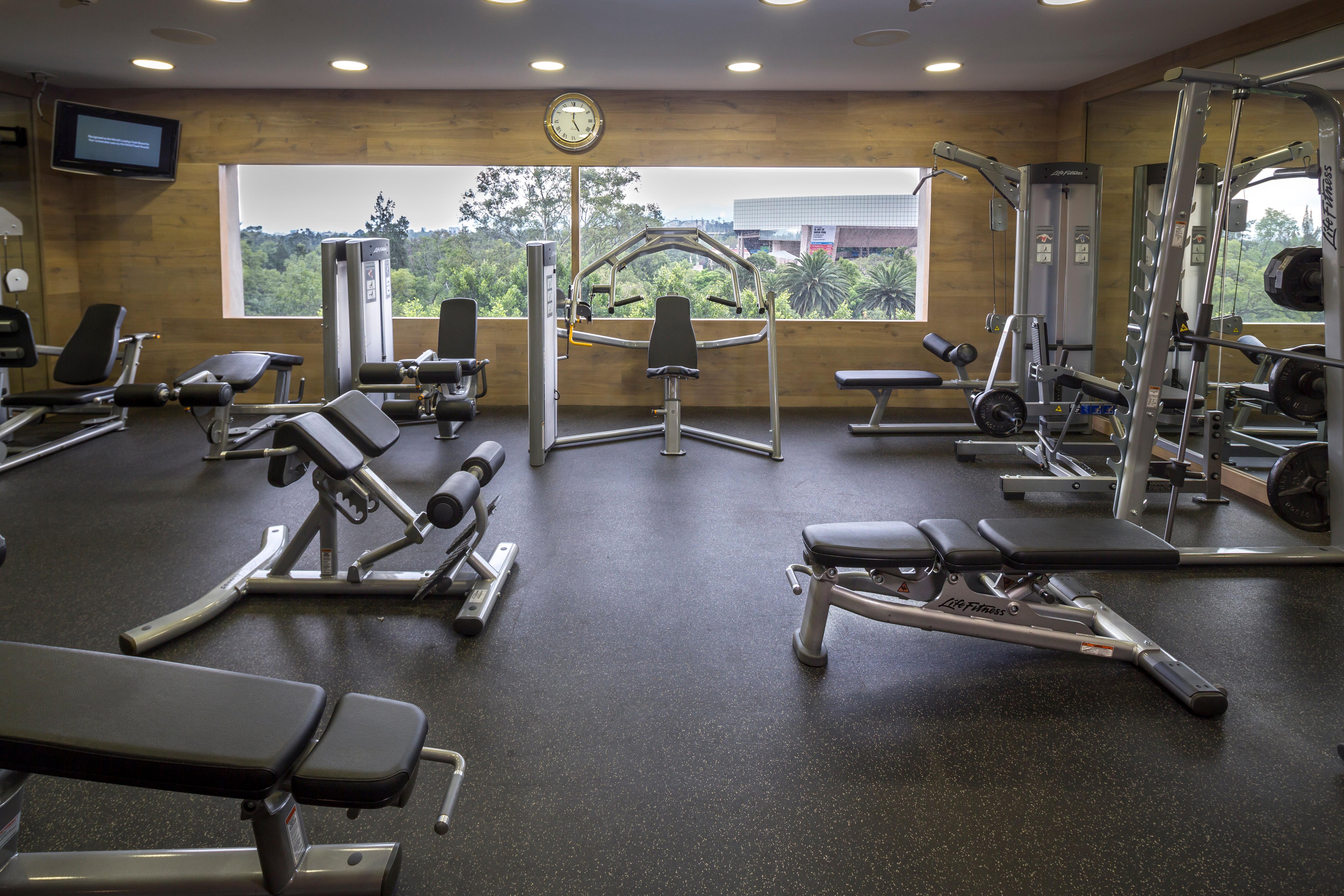Presidente Intercontinental Mexico City By Ihg Ngoại thất bức ảnh A typical gym