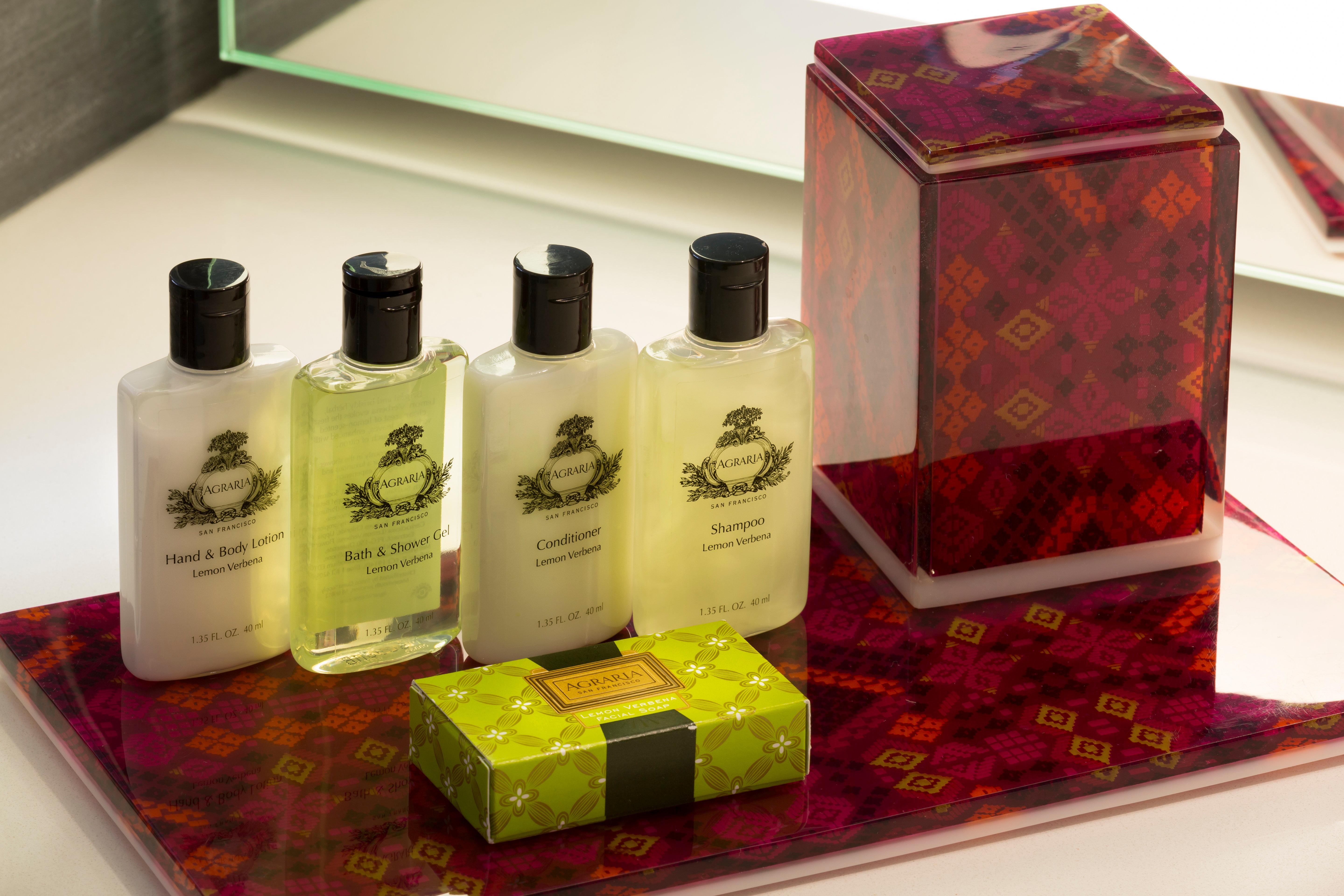 Presidente Intercontinental Mexico City By Ihg Ngoại thất bức ảnh A selection of toiletries