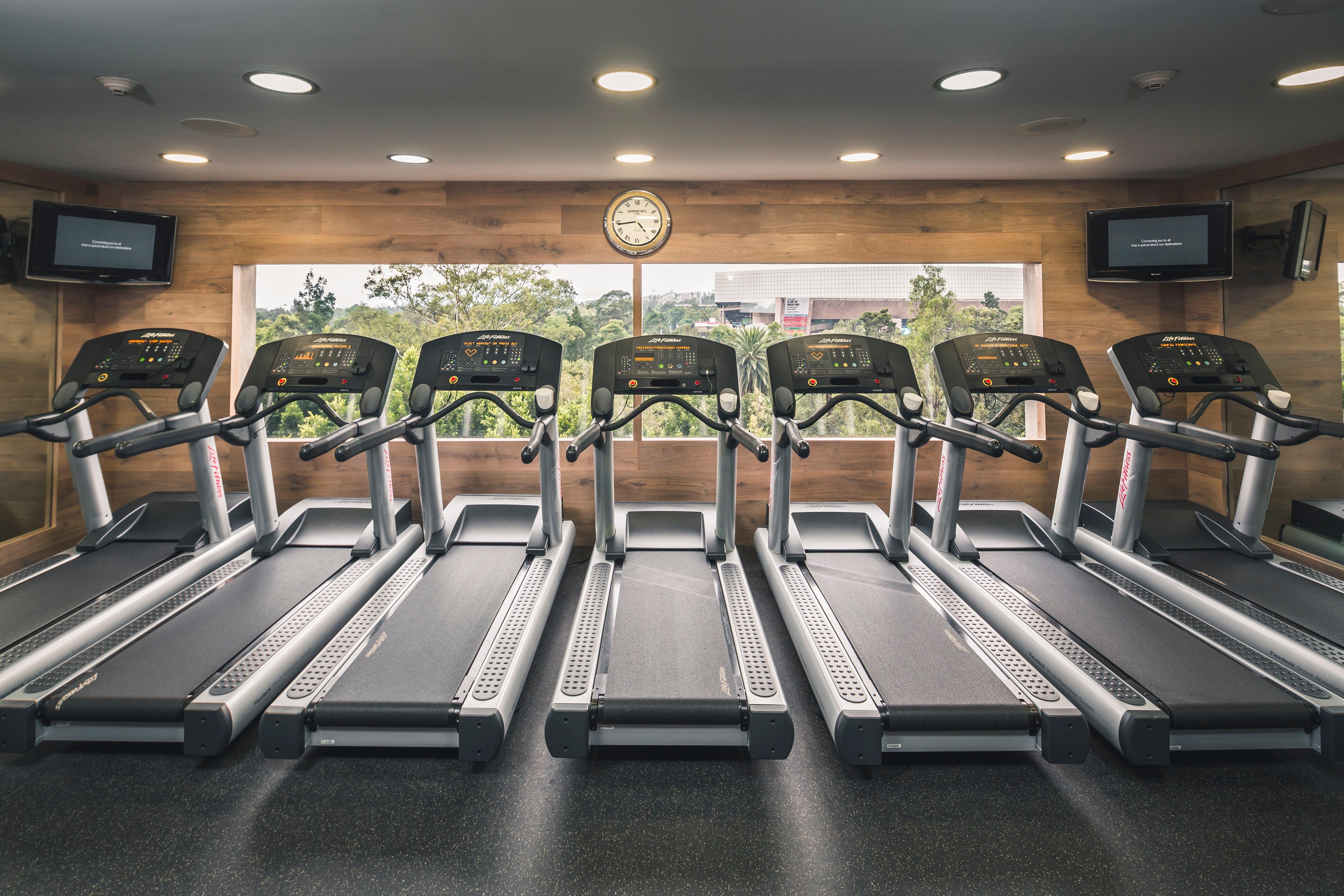 Presidente Intercontinental Mexico City By Ihg Ngoại thất bức ảnh Treadmills in a gym